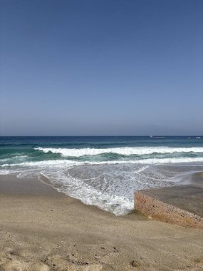 Sahildeki dalgalar. Yüksek kalite fotoğraf