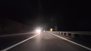 Gece yola çıkıyoruz. Yüksek kalite 4k görüntü