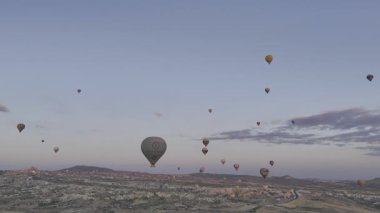 Balonlar gökyüzü manzarası. Sıcak hava balonları. Yüksek kalite 4k görüntü