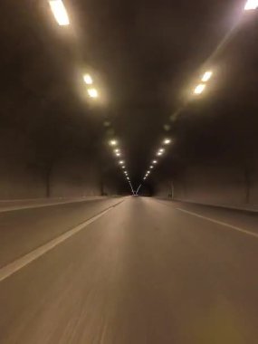Yol tünelleri aydınlanıyor. Yüksek kaliteli FullHD görüntüler