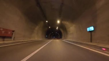 Yol tünelleri aydınlanıyor. Yüksek kaliteli FullHD görüntüler