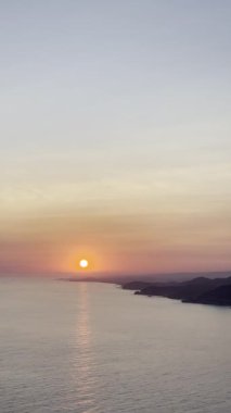 Günbatımı okyanus plajı. Yüksek kalite