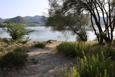 Dağ gölü manzarası. Yüksek kalite fotoğraf