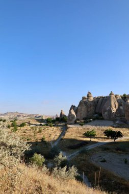 Rocky manzara manzarası. Tarihi eşsiz antik açık hava müzesi kalıntıları. Rocky peyzaj yolu. Yüksek kalite 4K görüntü.