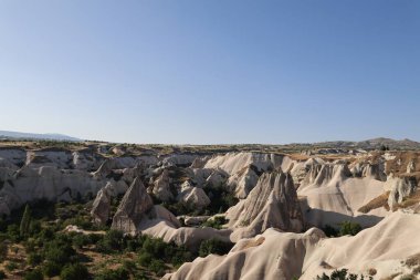 Rocky manzara manzarası. Tarihi eşsiz antik açık hava müzesi kalıntıları. Rocky peyzaj yolu. Yüksek kalite 4K görüntü.
