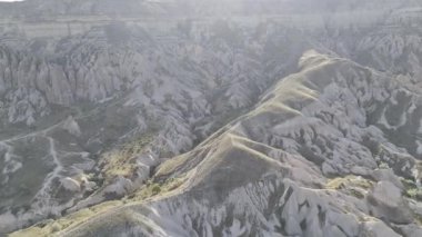 Rocky manzara manzarası. Tarihi eşsiz antik açık hava müzesi kalıntıları. Rocky peyzaj yolu. Yüksek kalite 4K görüntü.