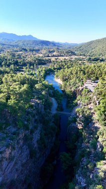 Kanyonun yemyeşil yeşilliği İHA 'dan görüldüğü gibi. Yüksek kalite fotoğraf