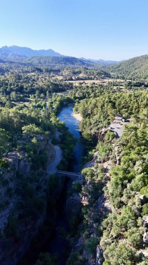 Kanyonun yemyeşil yeşilliği İHA 'dan görüldüğü gibi. Yüksek kalite fotoğraf