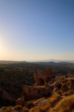 Kapadokya akşam manzarası. Kayalıklar manzara günbatımı. Tarihsel mimari Türk doğası eşsizdir. Yüksek kalite fotoğraf