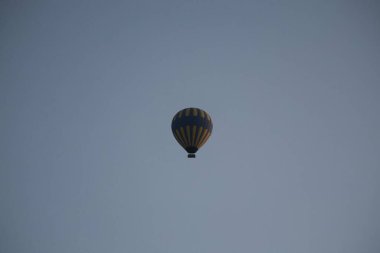 Balonlar akşam gökyüzü. Alacakaranlıkta balon konturları. Yüksek kalite fotoğraf
