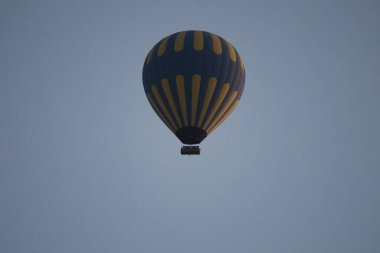 Balonlar akşam gökyüzü. Alacakaranlıkta balon konturları. Yüksek kalite fotoğraf