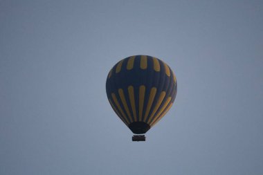 Balonlar akşam gökyüzü. Alacakaranlıkta balon konturları. Yüksek kalite fotoğraf