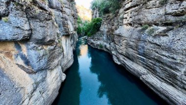 Kanyonun yemyeşil yeşilliği İHA 'dan görüldüğü gibi. Yüksek kalite fotoğraf