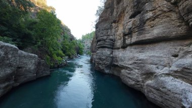 Kanyonun yemyeşil yeşilliği İHA 'dan görüldüğü gibi. Yüksek kalite fotoğraf