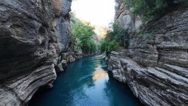 Kanyonun yemyeşil yeşilliği İHA 'dan görüldüğü gibi. Yüksek kalite fotoğraf