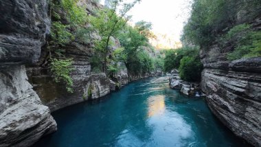 Kanyonun yemyeşil yeşilliği İHA 'dan görüldüğü gibi. Yüksek kalite fotoğraf