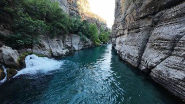 Kanyonun yemyeşil yeşilliği İHA 'dan görüldüğü gibi. Yüksek kalite fotoğraf