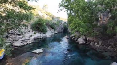 Kanyonun yemyeşil yeşilliği İHA 'dan görüldüğü gibi. Yüksek kalite fotoğraf