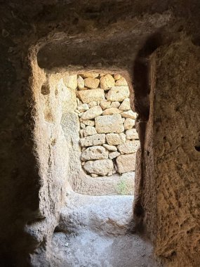 Antik kaya mezarı. Antik kaya mağarası. Tarihi bina. Yüksek kalite fotoğraf