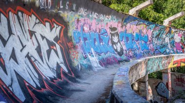 Saraybosna, Urbex ve Yugoslavya 'daki eski Olimpiyat kızak pisti savaş anıları
