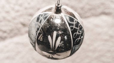 Güzel gümüş cam Noel ağacı süslemesi