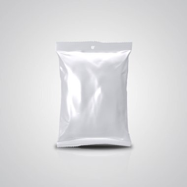 Gri arka planda yiyecek olan atıştırmalık poşeti.