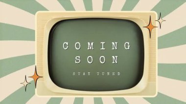 Ekranda 'Coming Soon' sözlerinin yer aldığı eski bir televizyonun yer aldığı klasik bir görüntü. Yıldız grafikleriyle süslenmiş, nostalji ve klasik eğlence ortamlarını çağrıştırıyor..