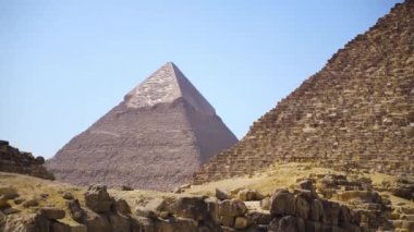 Giza piramit kompleksinin manzarası, Giza, Mısır 