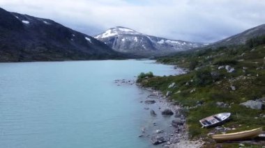 Gamle Strynefjellsvegen Norveç dağları yıpranmış tekne kıyısı dronu