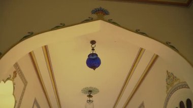 Jaipur kraliyet otelinin lüks ve çarpıcı tasarımını keşfedin.