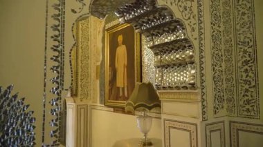 Zengin mirası olan bir Jaipur Oteli 'nde lüks bir yer keşfet.