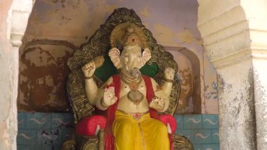 Güzel mimarisi ve maymunları için Jaipur yakınlarındaki Galtaji Tapınağını ziyaret edin.