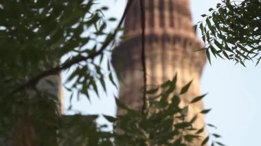 Delhi 'deki Majestic Qutub Minar' ı keşfedin, Antik Mimarinin Simgesi