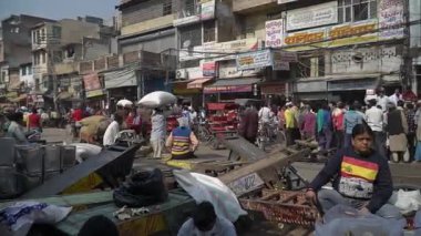 Yaşam ve kültürle dolu Delhi 'deki eski pazarı keşfedin.