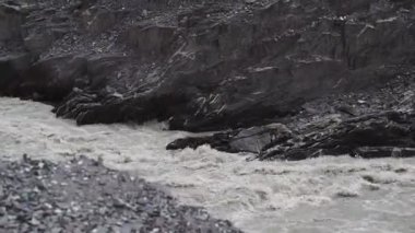 Ladakh 'ın nefes kesici manzaralarını ve engebeli yollarını tecrübe edin.