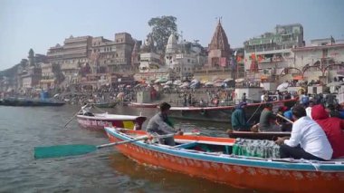Varanasi 'deki Ganj Nehri' nin Keşfi: Gündüz Tekne Gezisi
