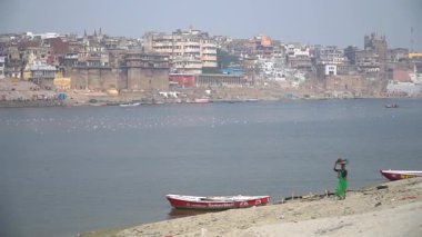 Gündüz saatlerinde Varanasi 'nin canlı Ghat' lerini keşfetmek