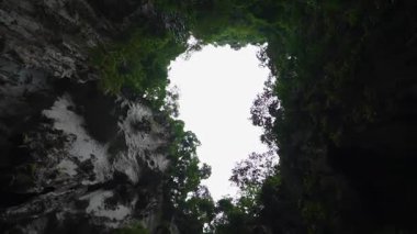 Kuala Lumpur, Malezya 'daki çarpıcı Batu Mağaraları Hindu tapınağını keşfedin.