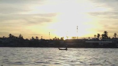 Vietnam 'daki Mekong Nehri Delta' sında bir tekne gezisinin güzelliğini keşfedin.