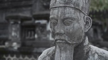 Vietnam 'ın zengin tarihini Hue' daki antik heykeller ve sanat eserleriyle keşfedin.