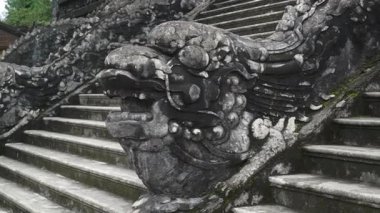 Antik Vietnam heykellerini ve mimarisini miras alanlarında keşfedin.