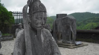 Vietnam 'ın antik heykellerini ve tapınaklarının zengin tarihini keşfedin.