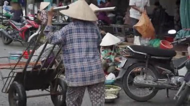 Vietnam 'da hareketli bir sabahta Cai Rang Pazarı' nı keşfetmek