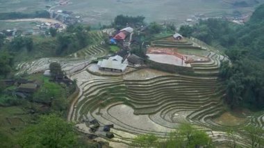 Sa Pa 'yı keşfedin Vietnam' da nefes kesici pirinç tarlalarını keşfedin.