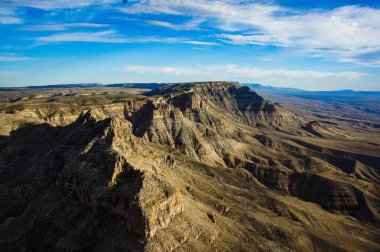 Çöldeki dağların manzarası