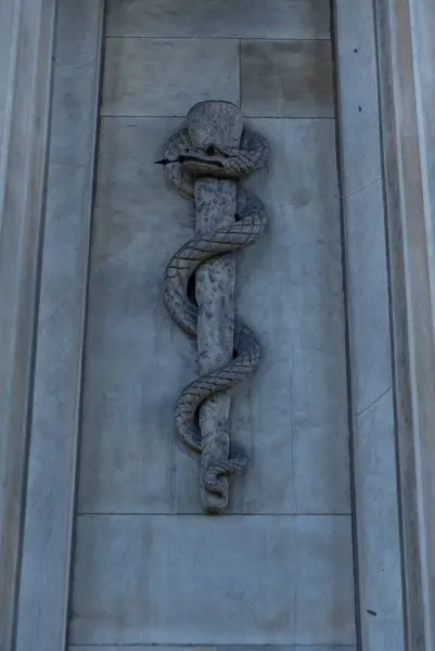 Edinburgh, İskoçya 'daki Asclepius Asası