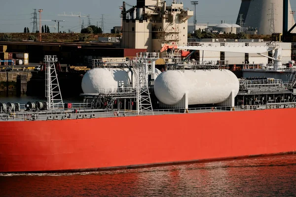 Sıvılaştırılmış Petrol Gemisiyle Çalışıyor Çift Yakıtlı Motoru Olan Bir Gemi — Stok fotoğraf