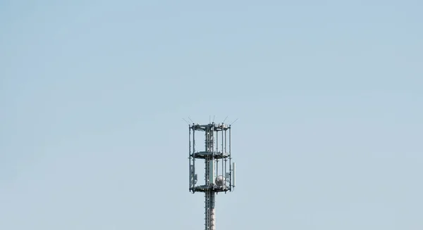 Antena Nadawcza Antena Komunikacja Sprzęt Połączenia Satelitarnego Komunikacja Satelitarna Rozwiązania — Zdjęcie stockowe