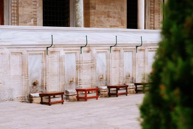 Arap Camii 'ndeki mescitlere bak..