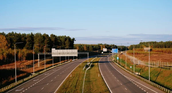 Puste Autostrady Europejskiej Autostrady Autostrady Autostrady Obu Kierunkach Płatność Przejazd — Zdjęcie stockowe